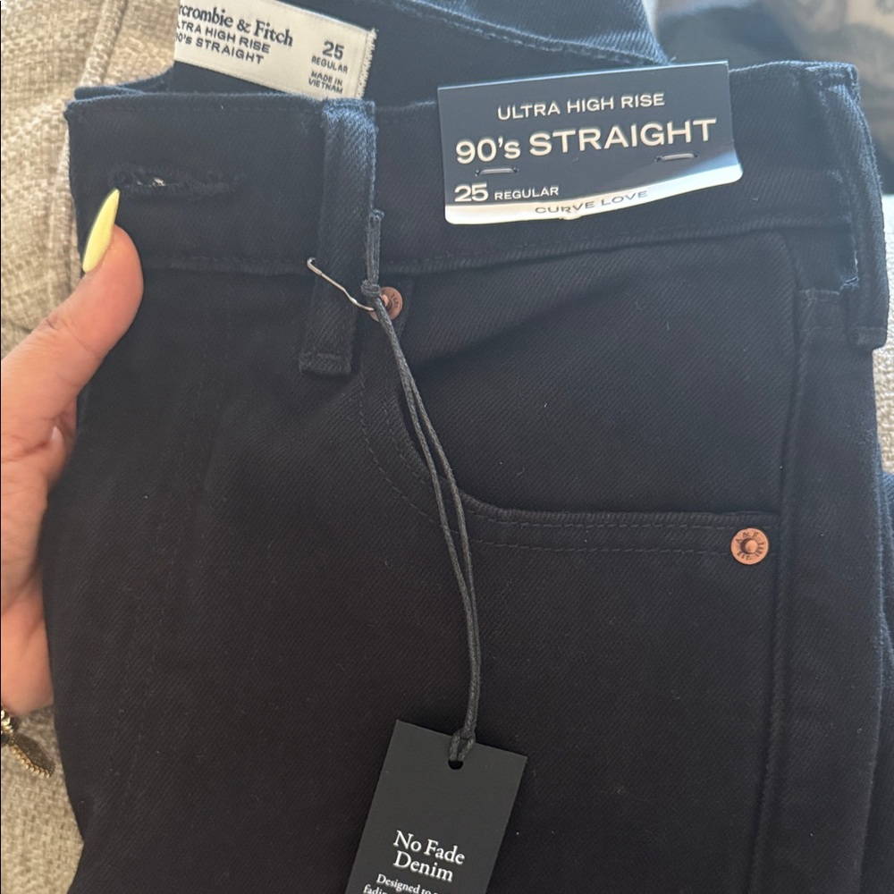 Curve Love Ultra High Rise 90s Straight Jean NO FADE BLACK 25